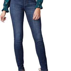 Lee Women's Sculpting Slim Fit Skinny Leg Pull on Jean  Landslide color. Size 8